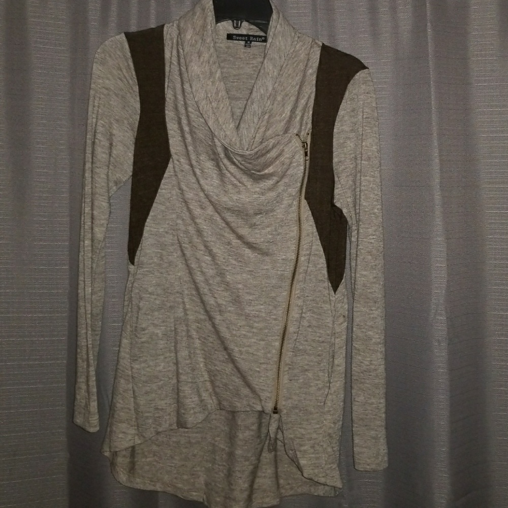Adorable long sleeve side zip shirt